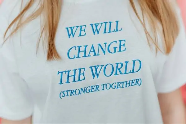we will change the world- komičan natpis na majici